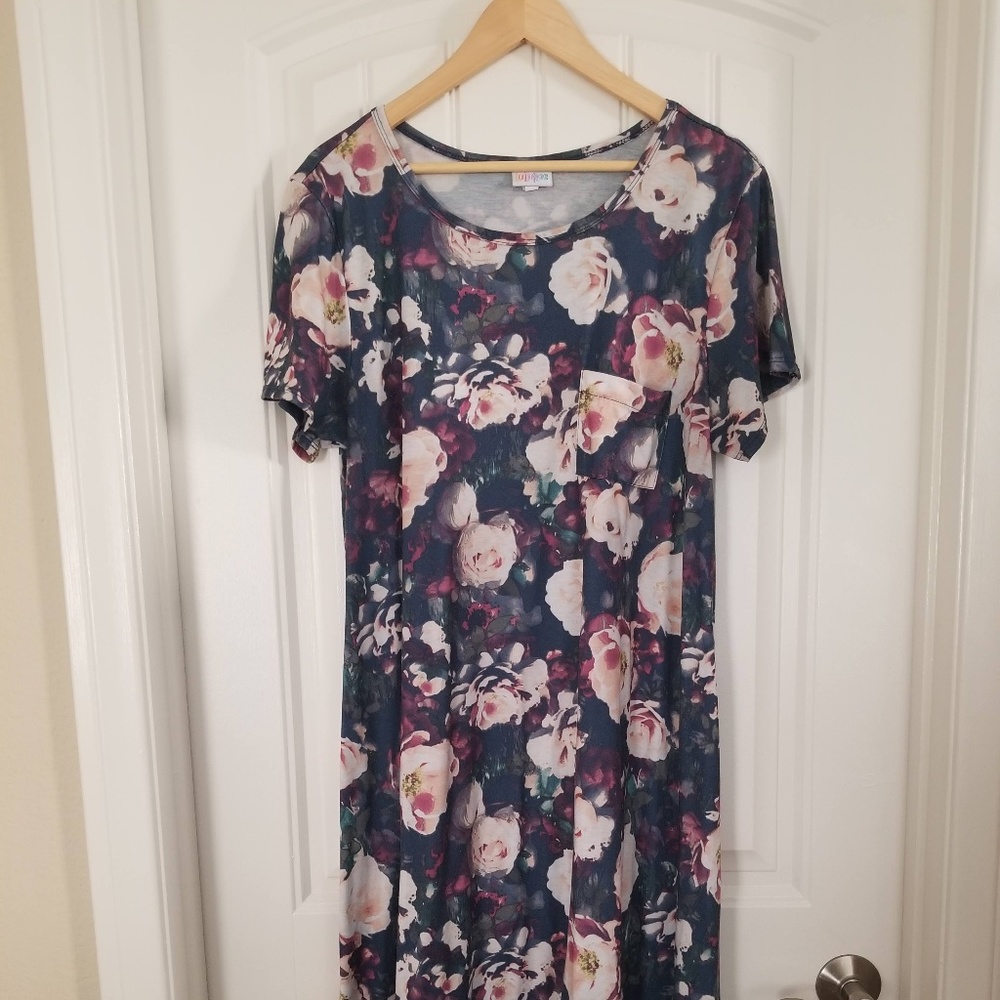 XL Carly - Lularoe - Navy & Purple Floral